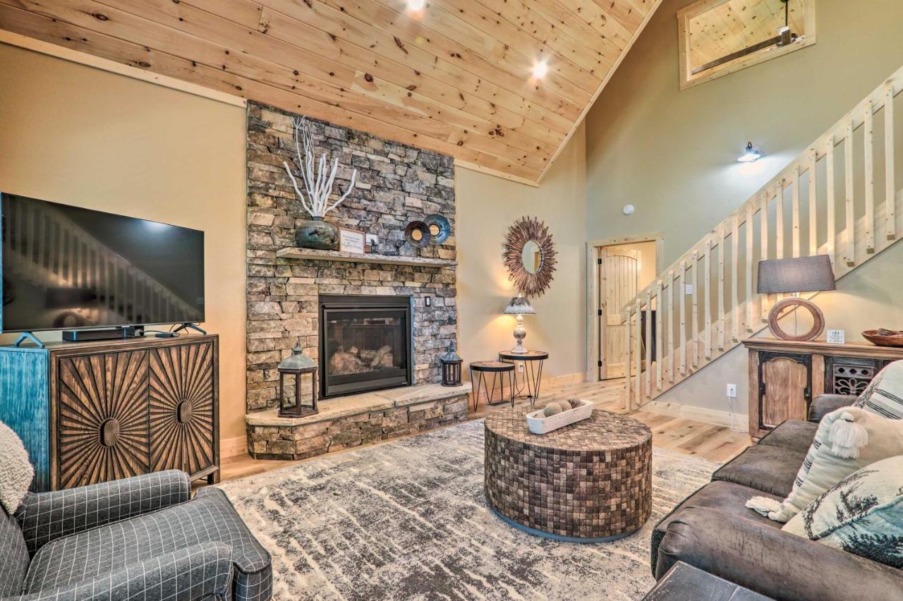 Sevierville Cabin Deck With Foosball And Hot Tub! Exterior photo