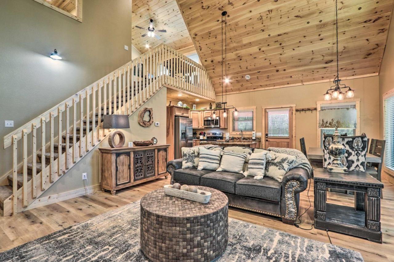 Sevierville Cabin Deck With Foosball And Hot Tub! Exterior photo