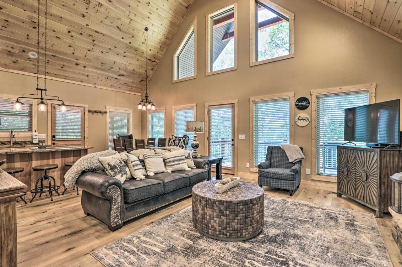 Sevierville Cabin Deck With Foosball And Hot Tub! Exterior photo
