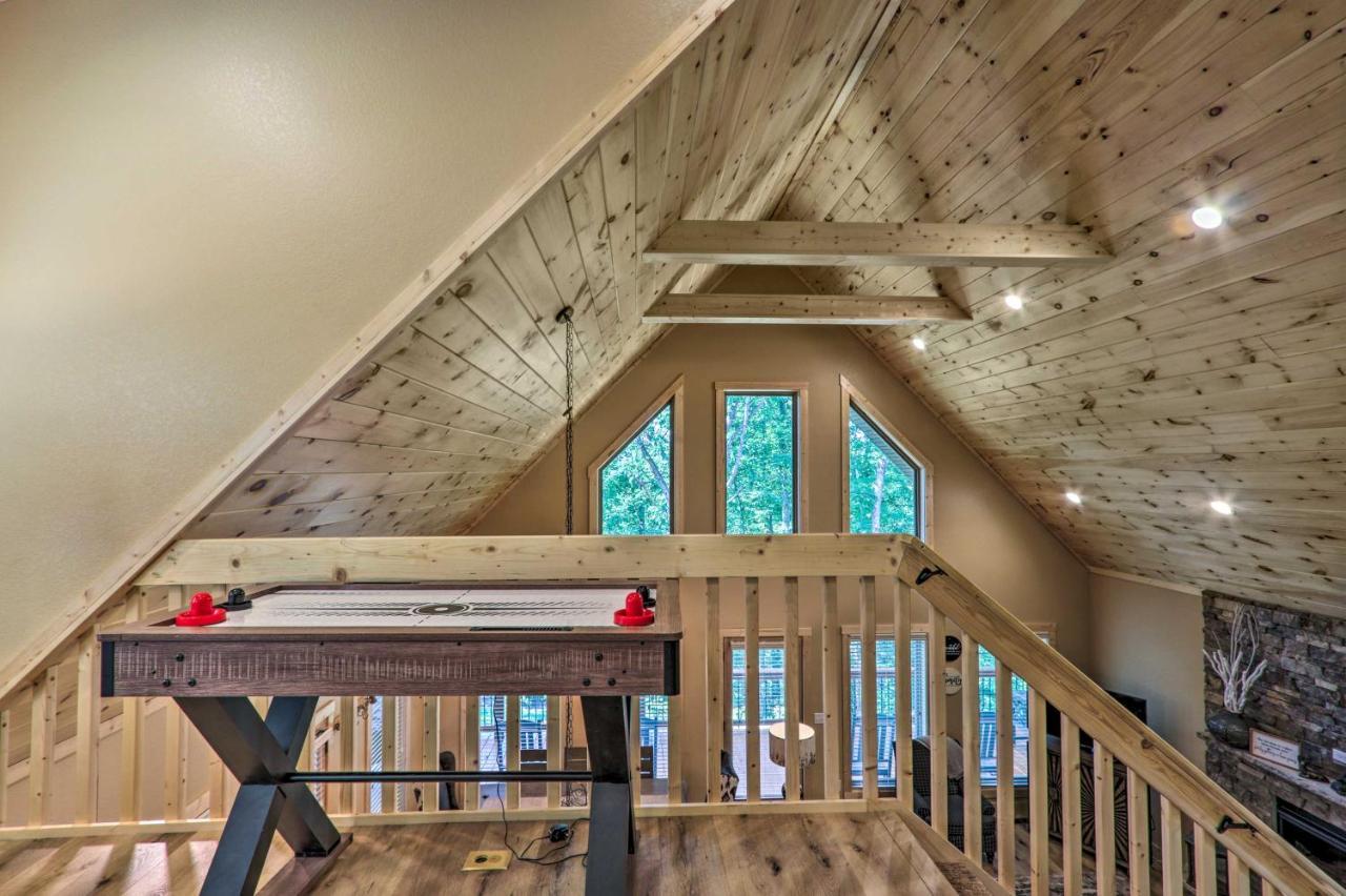 Sevierville Cabin Deck With Foosball And Hot Tub! Exterior photo