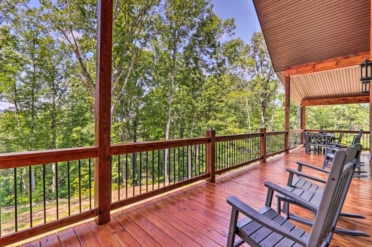 Sevierville Cabin Deck With Foosball And Hot Tub! Exterior photo