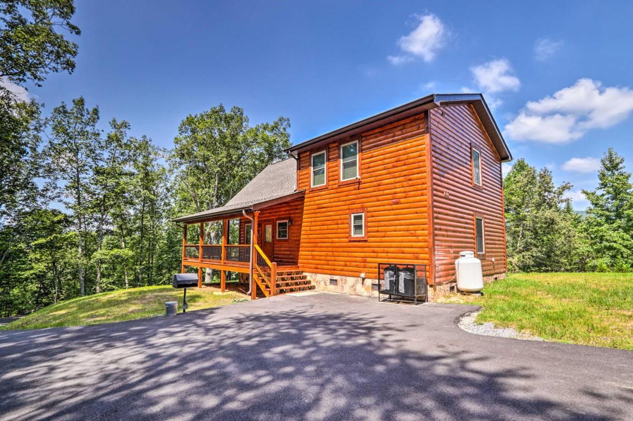 Sevierville Cabin Deck With Foosball And Hot Tub! Exterior photo