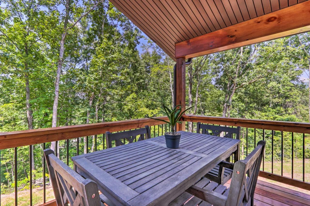 Sevierville Cabin Deck With Foosball And Hot Tub! Exterior photo