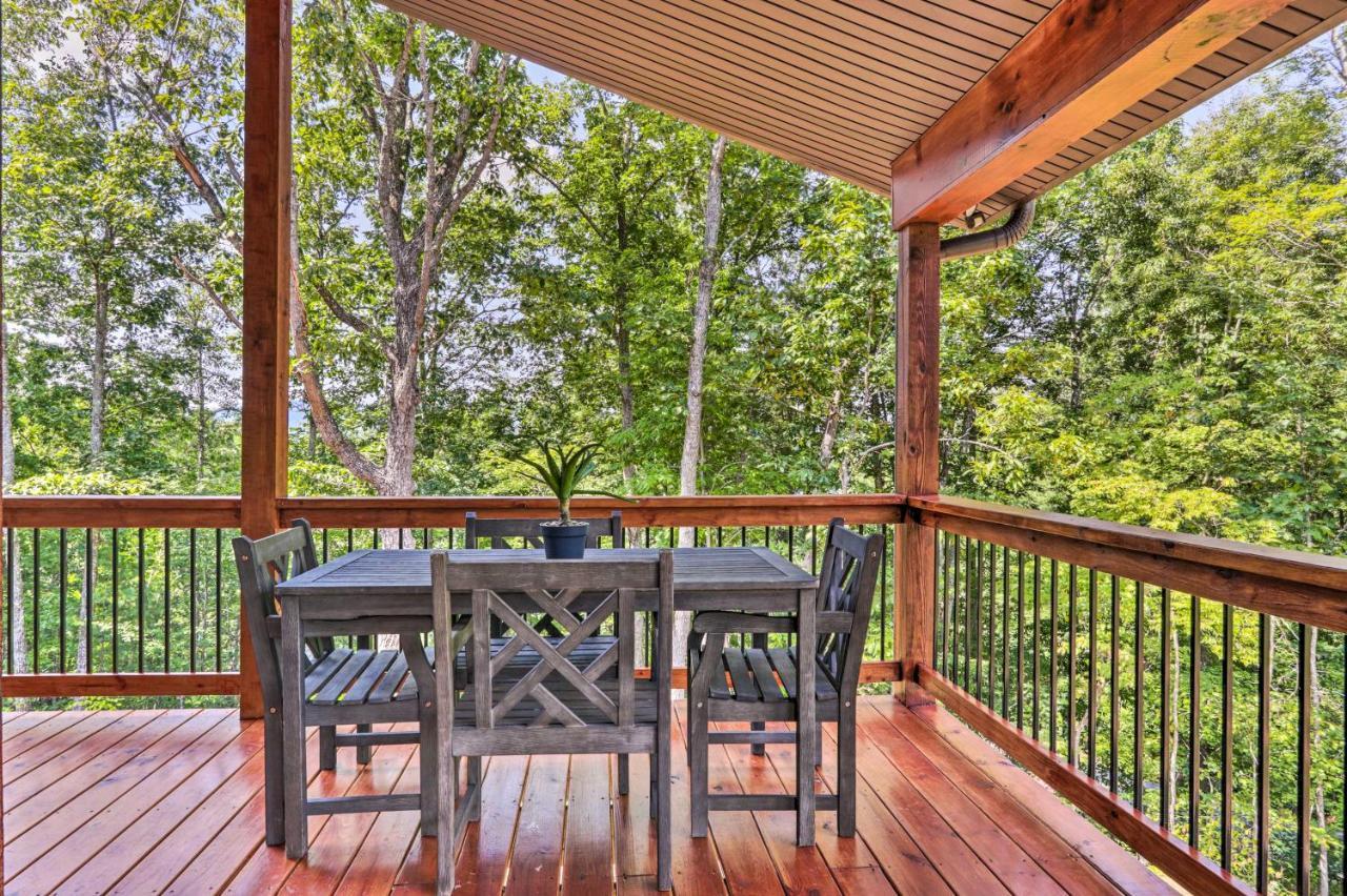Sevierville Cabin Deck With Foosball And Hot Tub! Exterior photo